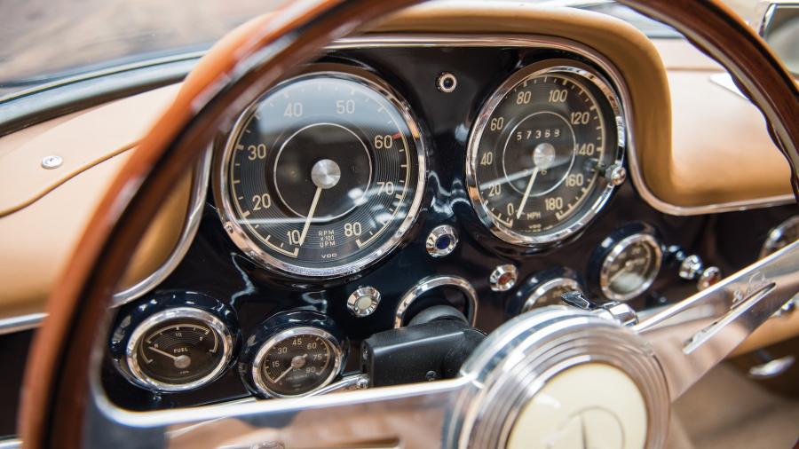 Панель приборов Mercedes-Benz 300 SL Gullwing Coupe 1955 года  (фото 18 из 54)